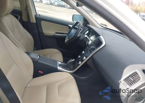 2016 Volvo Xc60 T6 из США, поврежденный, VIN YV4902RK9G2844699